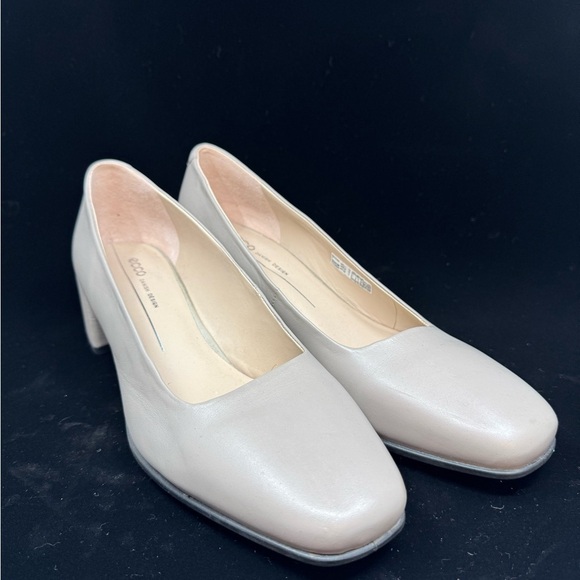 Ecco Women's Taupe Block Heel Shoes - Picture 2 of 9